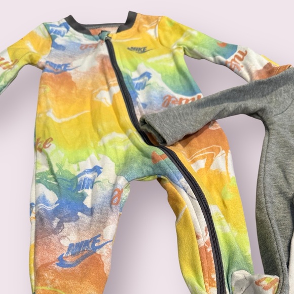 Baby Nike One Piece Footie Set - Gray Smiley Face and Multicolor - Picture 5 of 9